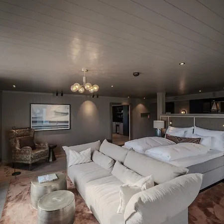 Hotel Bryggehotell - By Classic Norway Henningsvær