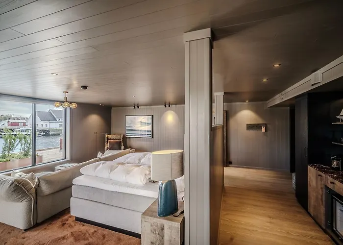 Bryggehotell - By Classic Norway מלון 5*