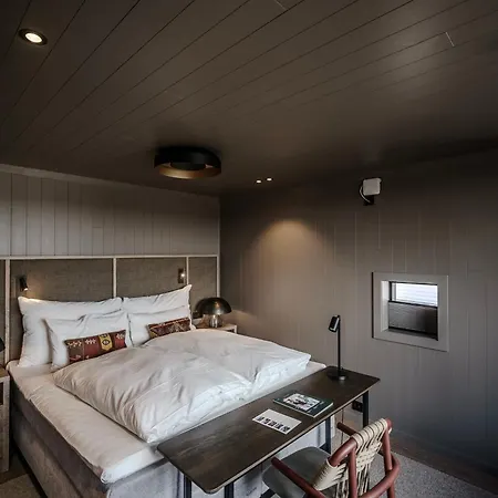 Отель Bryggehotell - By Classic Norway