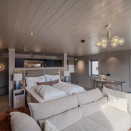 فندق Bryggehotell - By Classic Norway 5*